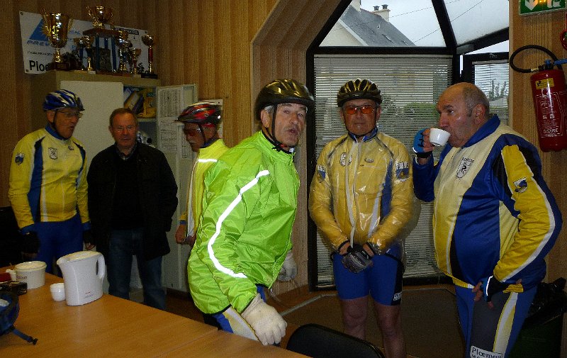 2012-05-18 01 Le cafe avant depart.JPG